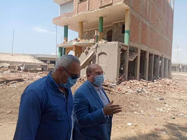 نائب محافظ الجيزة يقود حملة ازالة البناء المخالف 
