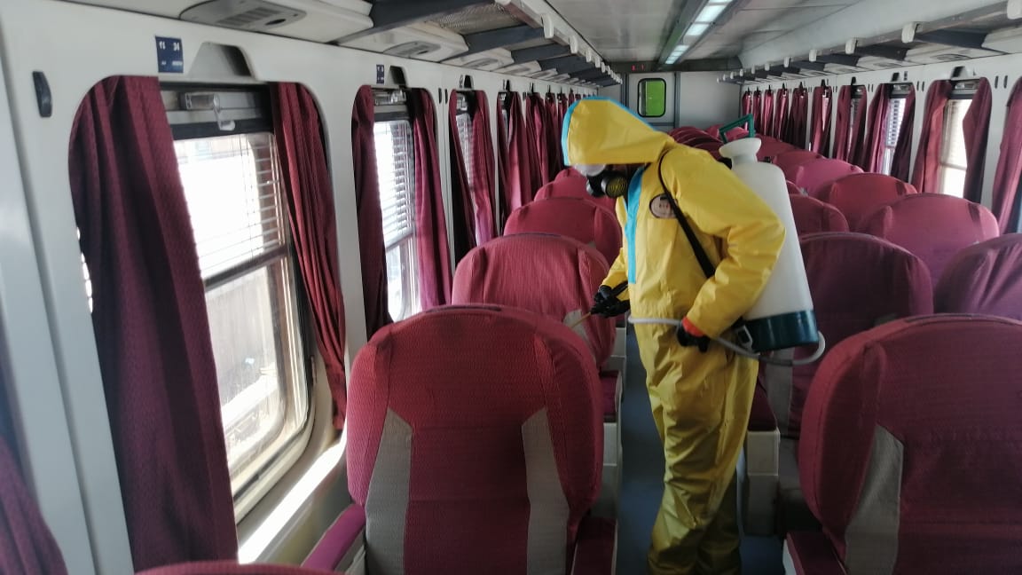 تطهير وتعقيم القطارات 