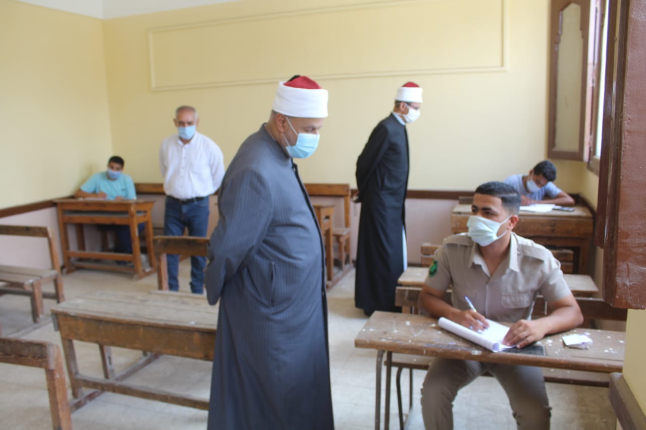 وكيل الأزهر ونائب رئيس الجامعة يتفقدان لجان الثانوية
