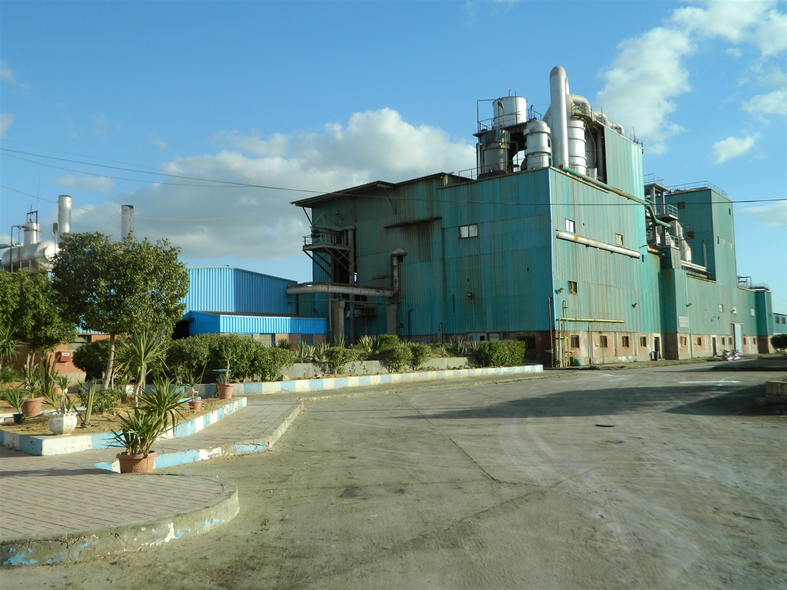 بحيرة قارون يستخرج من مياهها أملاح لصناعة الدواء