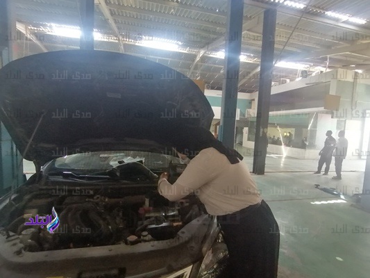 قصة فتاة أسيوطية تحدت العادات والتقاليد بالعمل في ورشة صيانة