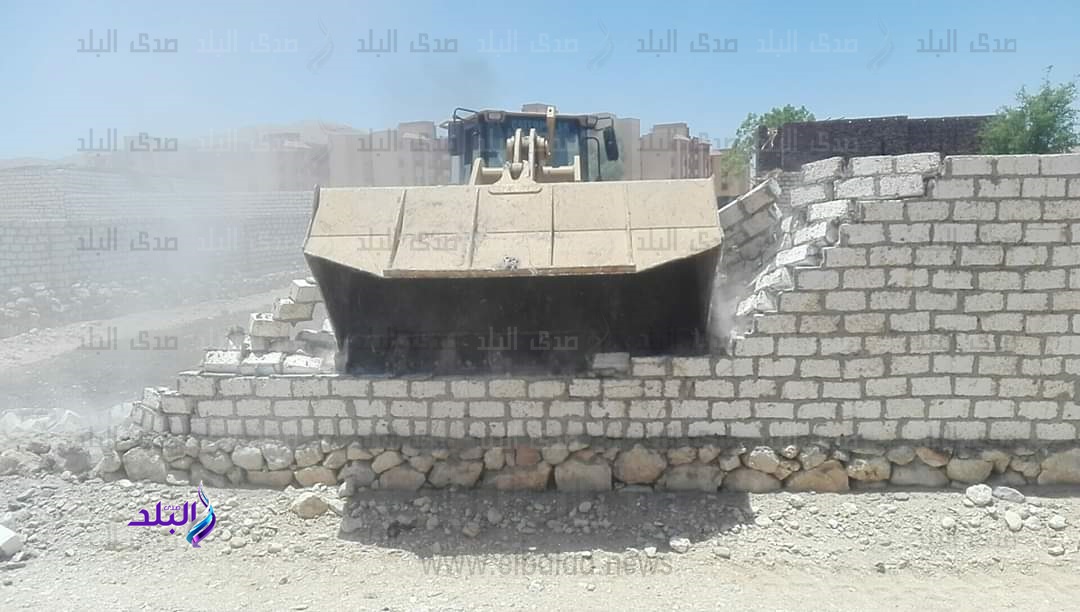 ازالة 34 حالة تعدى على املاك الدولة بجنوب الاقصر..صور