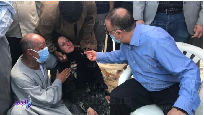 محافظ الإسكندرية يواسي والدة شادي