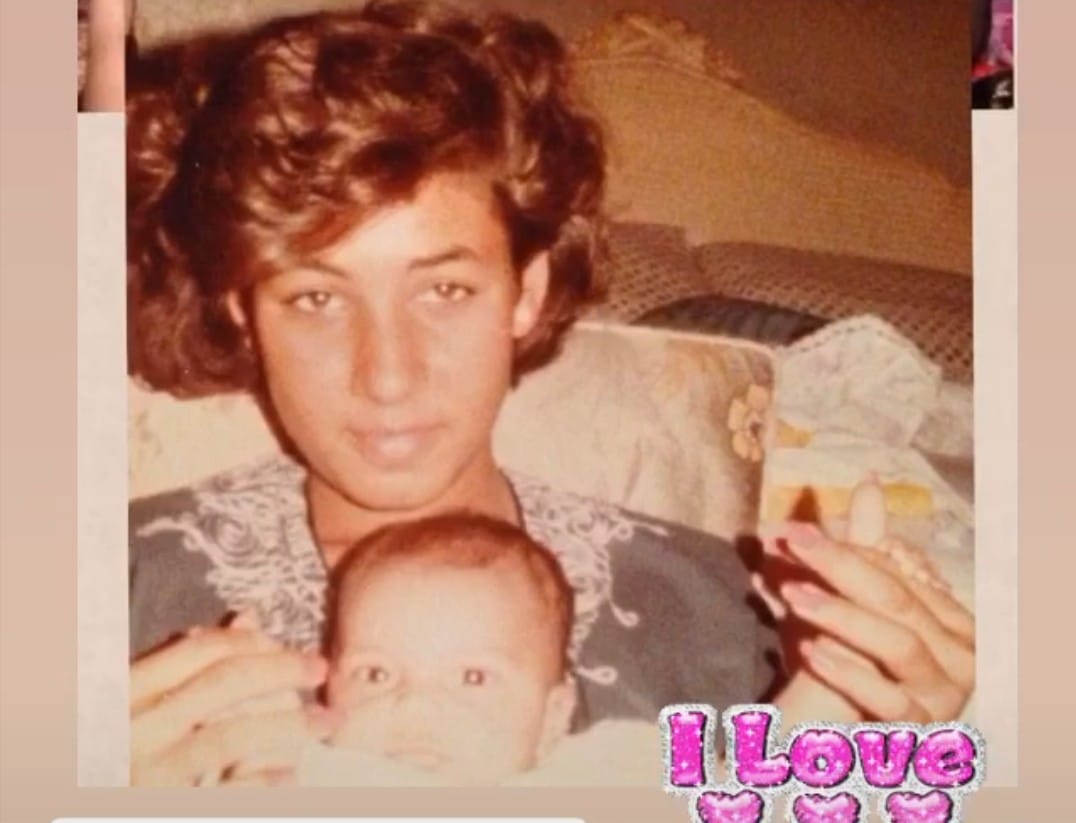 ناهد السباعي و شقيقتها 