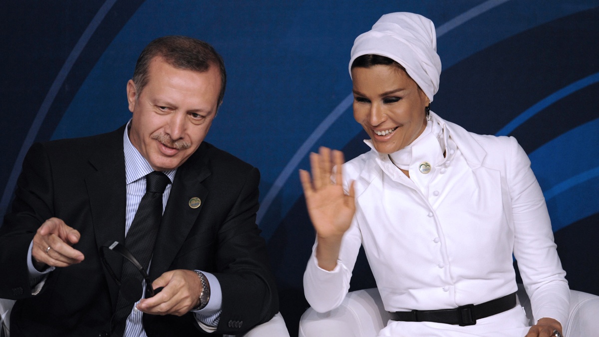 اردوغان والشيخة موزة والدة أمير قطر