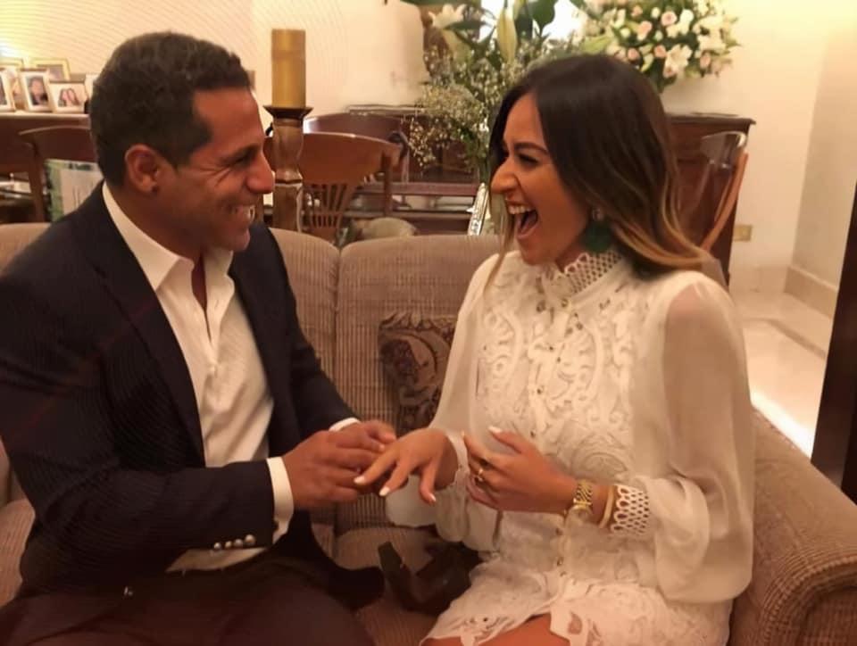 امينة خليل مع خطيبها 