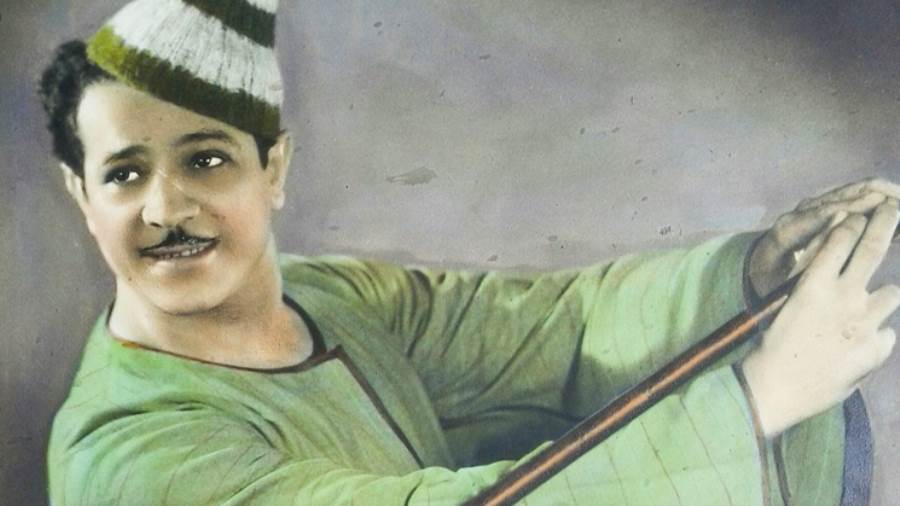 ضطهدته الأسرة المالكة بسبب لون سيارته وأجبر على بيعها