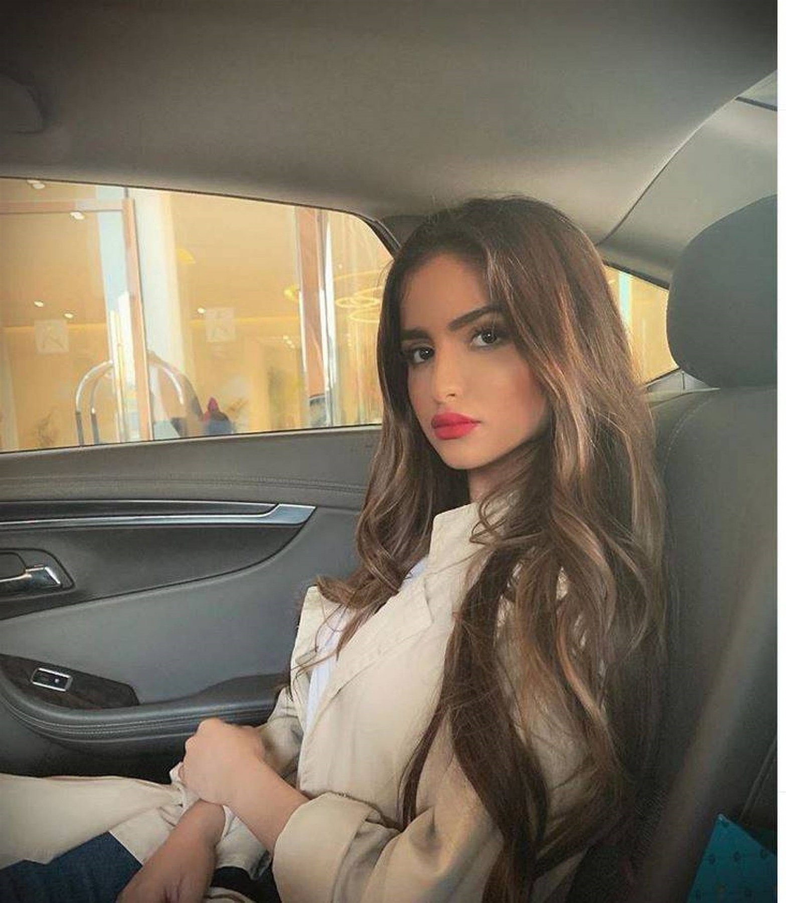 بـ 23 ألف دولار أمريكي.. حلا الترك تتلقى سيارة هدية من جدتها