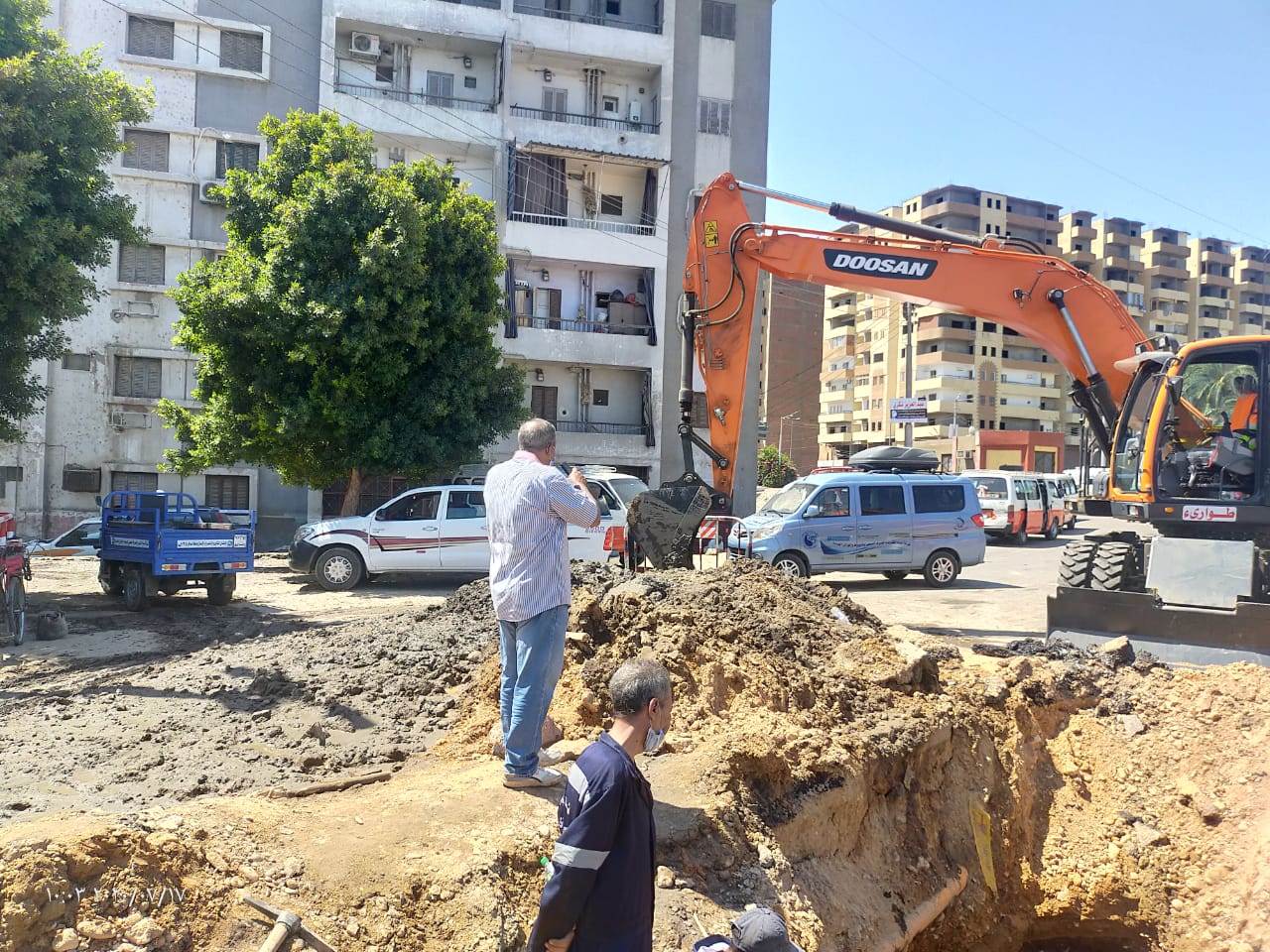 محافظ أسيوط يوجه بسرعة اصلاح كسر مفاجئ بخط طرد محطة صرف صحي