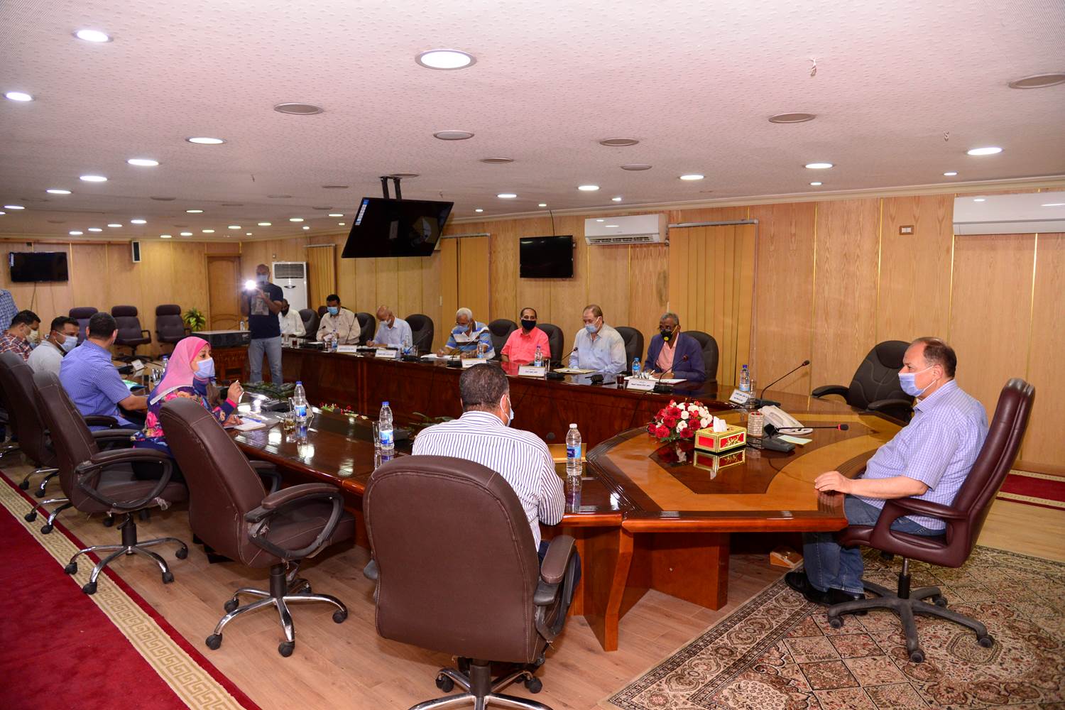 اجتماع محافظ اسيوط