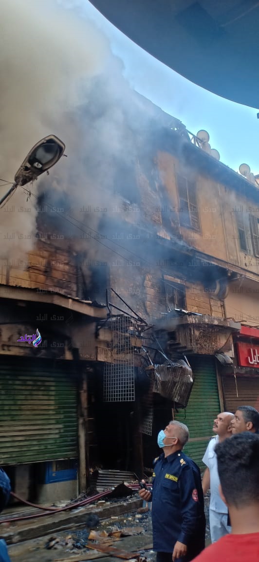اخماد حريق بالعقار ١٥ شارع الموسكي مع شارع الشواذلية