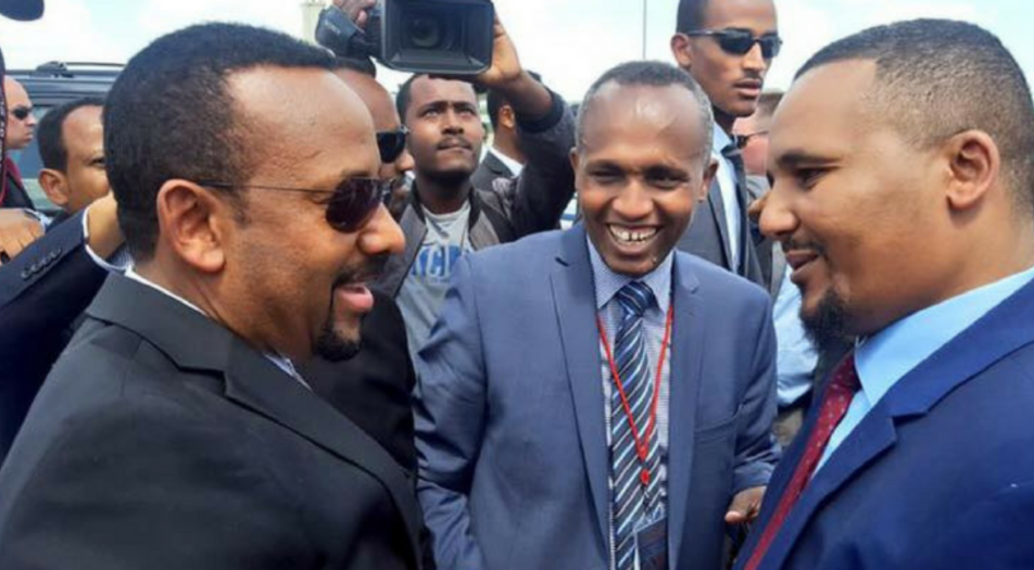 آبي أحمد رئيس وزراء اثيوبيا والناشط جوهر محمد