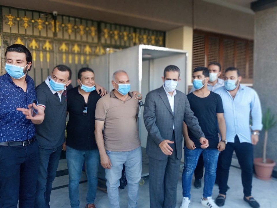 تبرع أسرة صلاح بكبائن التعقيم 