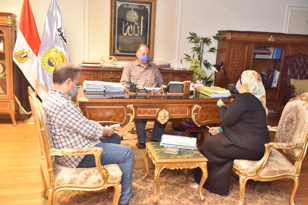 اجتماع اللواء عصام سعد محافظ اسيوط