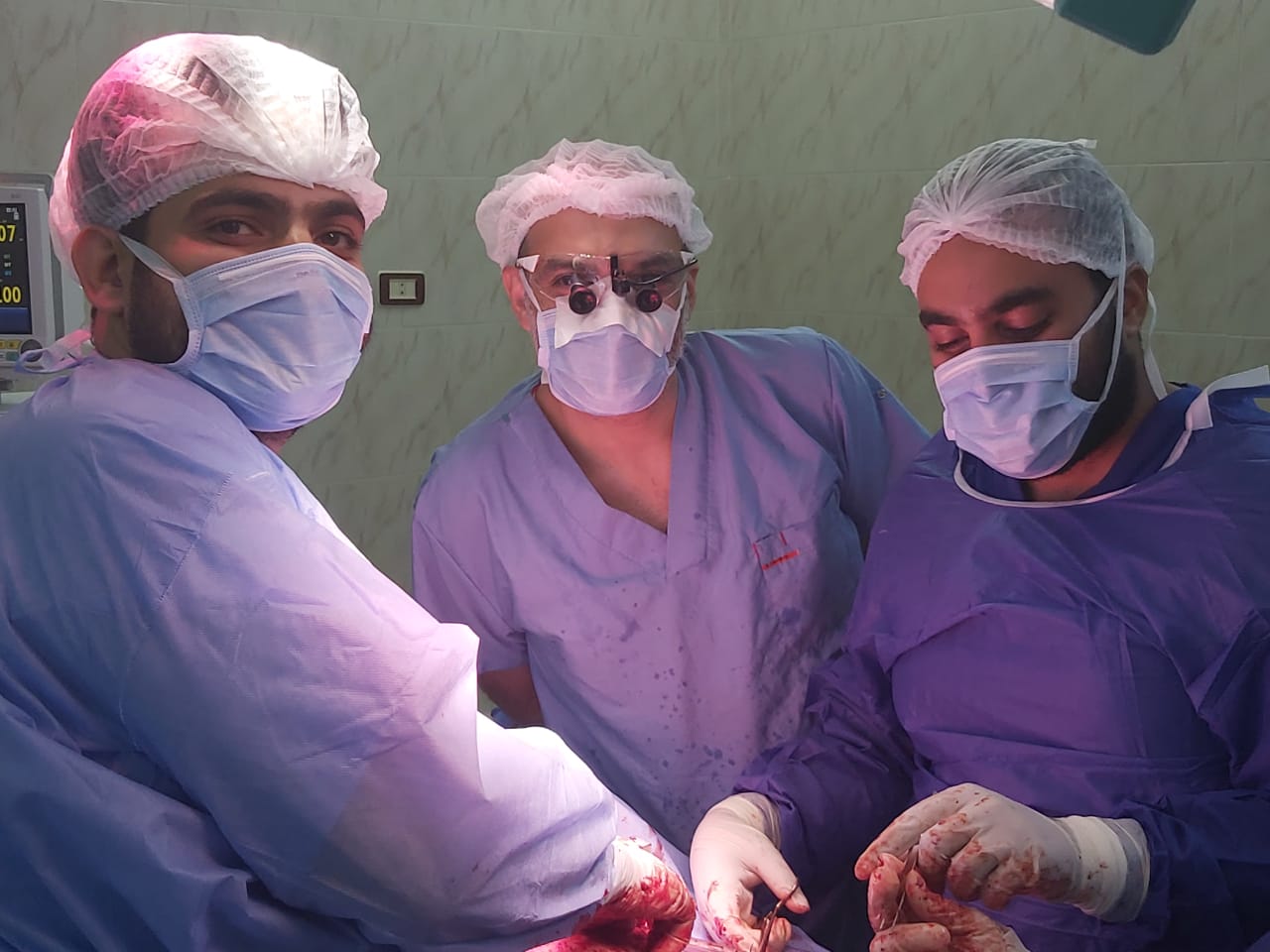 الفريق الطبي المشارك في العملية