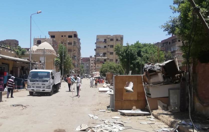 حملة مكبرة لإزالة الإشغالات ومراقبة الأسعار داخل أسواق أسوان