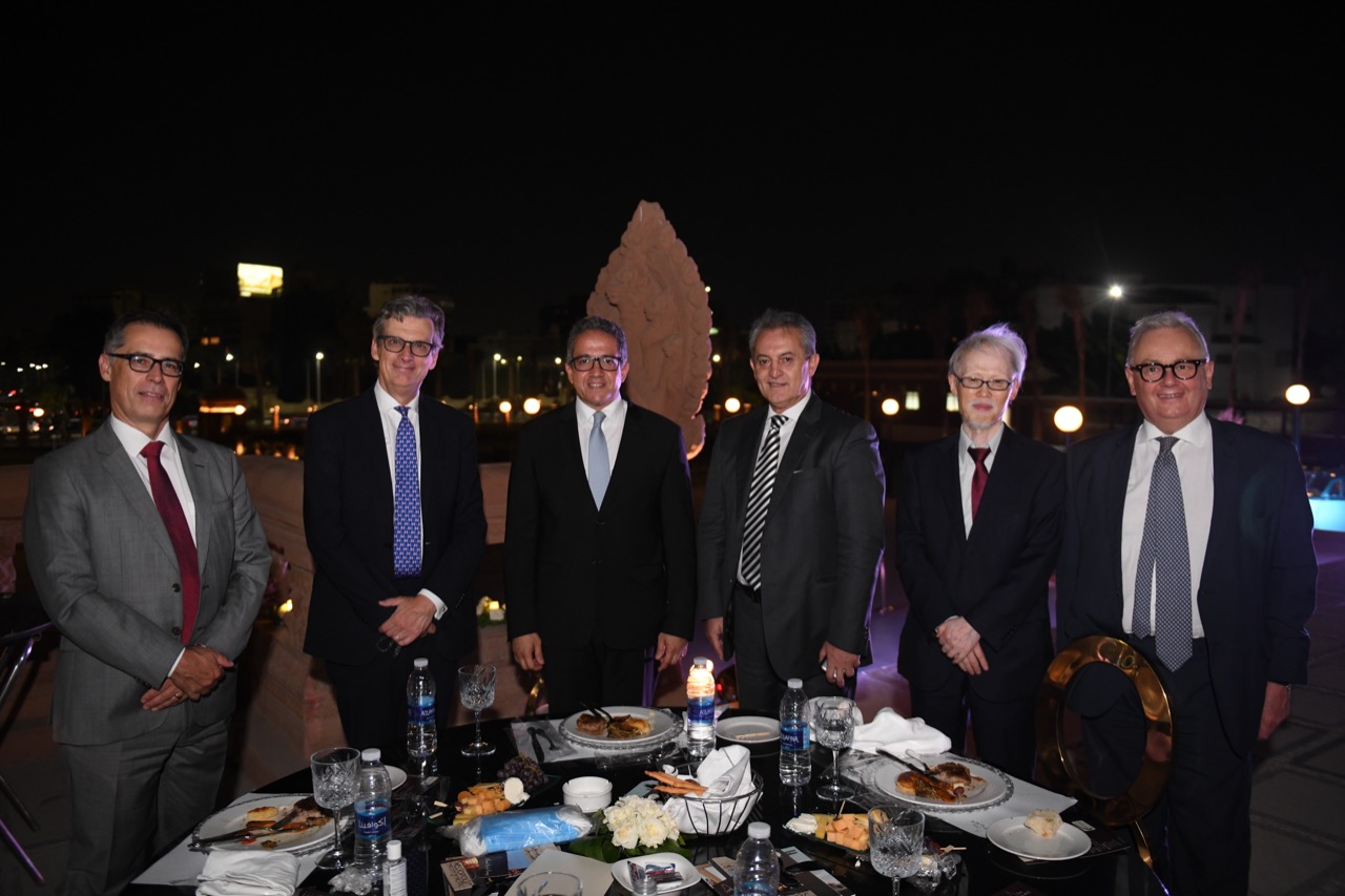 وزير السياحة و الاثار 