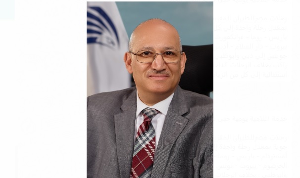 الطيار رشدي زكريا رئيس الشركة القابضة مصر للطيران