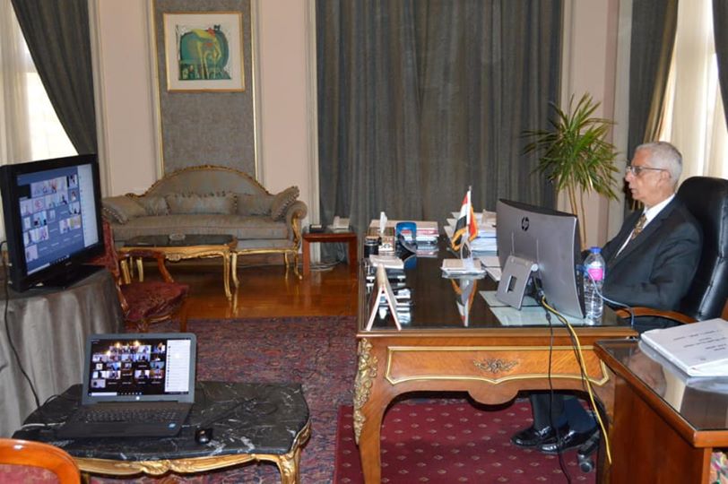 السفير حمدي لوزا خلال المشاركة