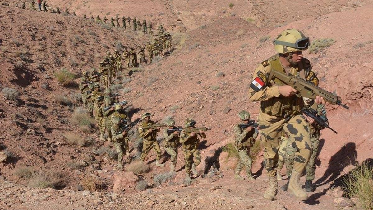 صحيفة فرنسية: مصر مستعدة للتدخل عسكريا في ليبيا