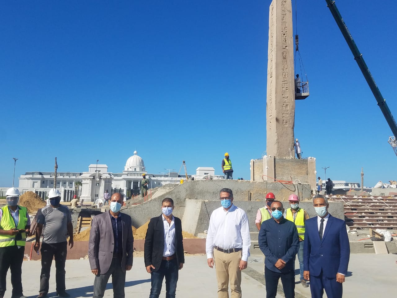 وزير السياحة والآثار يتفقد مسلة الملك رمسيس الثاني