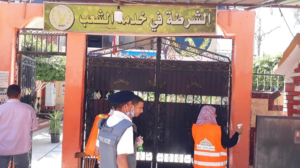 محافظ كفر الشيخ يشيد بمشاركة الشباب في تعقيم المنشآت