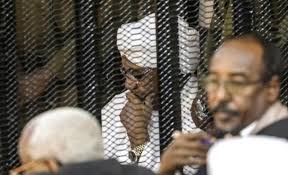 البشير اثناء محاكمته 