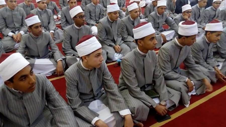 أنشودة بصوت أحد طلاب الأزهر قبل دخول الامتحانات