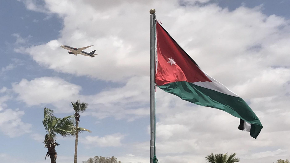 صورة أرشيفية لطائرة مقلعة من مطار الملكة عليا في عمًان