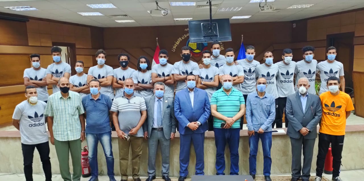 محافظ البحيرة يلتقي بلاعبي فريق مركز شباب كفر قشاش