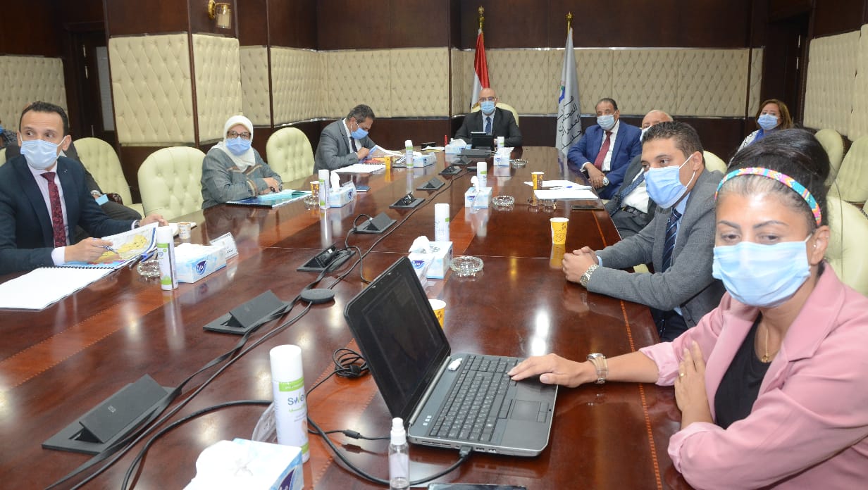 وزير الإسكان يستعرض البدائل المقترحة للمخطط الاستراتيجى 