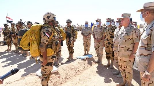 رئيس الأركان يشهد اصطفاف القوات على الاتجاه الغربي 