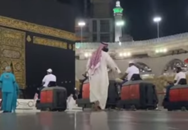 تعقيم الحرم المكي 