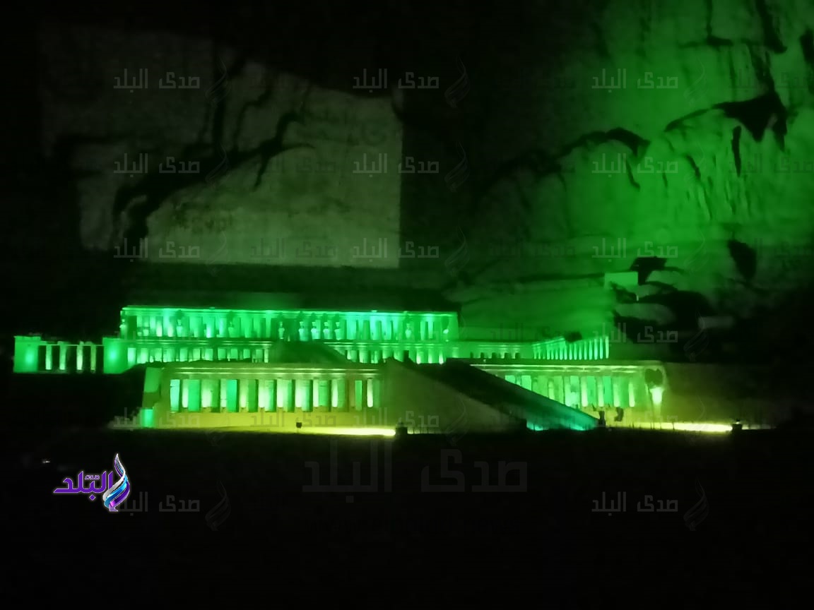 معبد حتشبسوت يكتسى باللون الاخضر