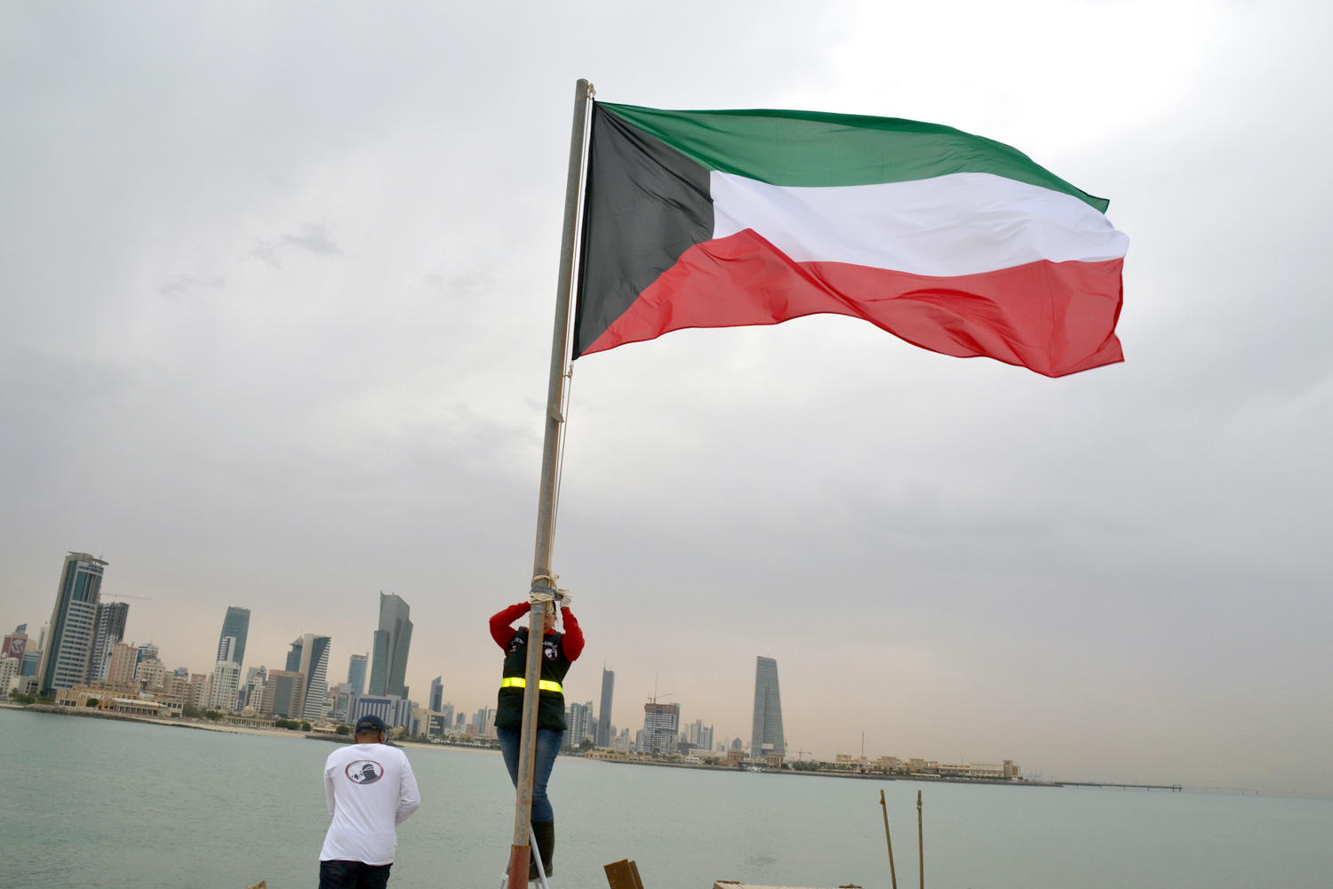 الكويت تمنع شيوخ من الأسرة الحاكمة ومسؤولين من السفر