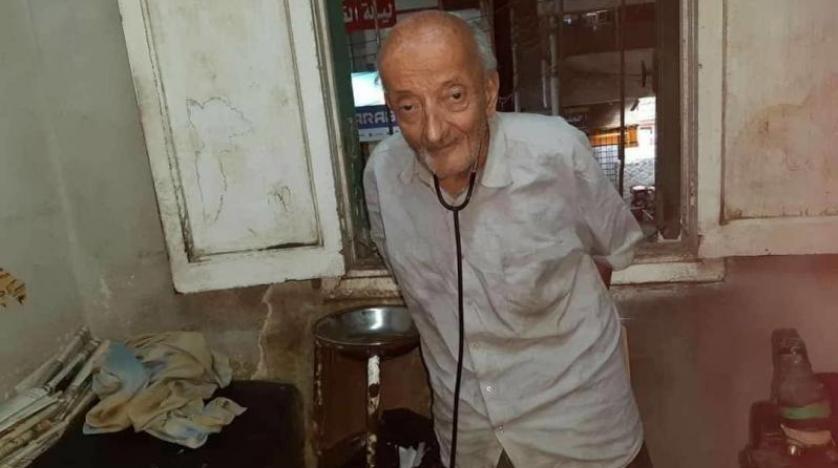  قالو له أنت «متسوقش عربية» .. حكاية سيارة «طبيب الغلابة»