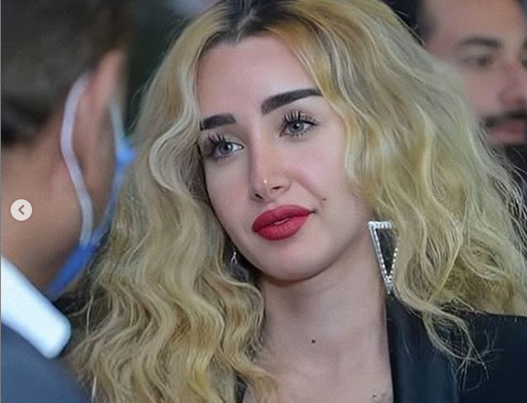 هنا الزاهد 