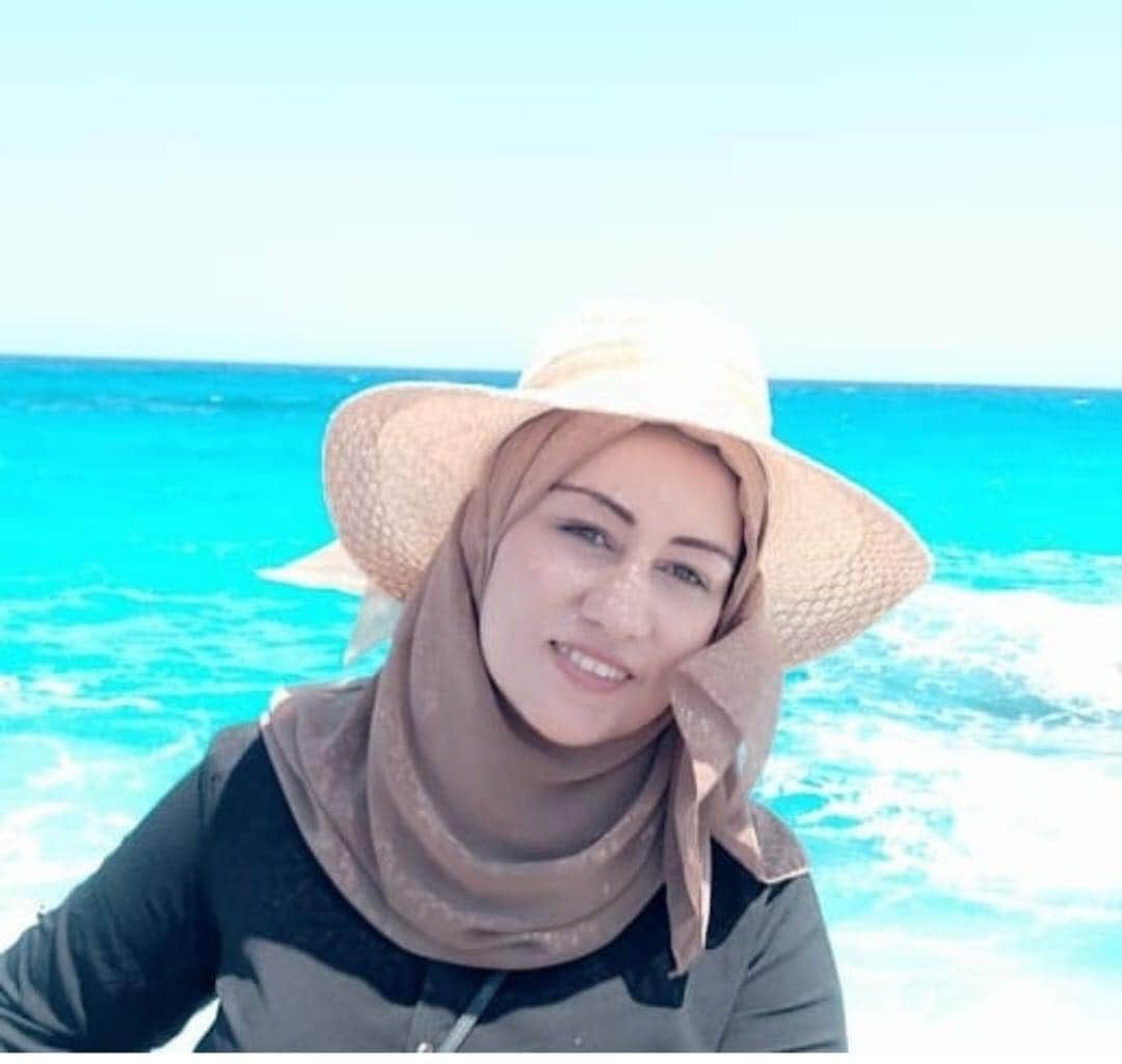 طبيبة