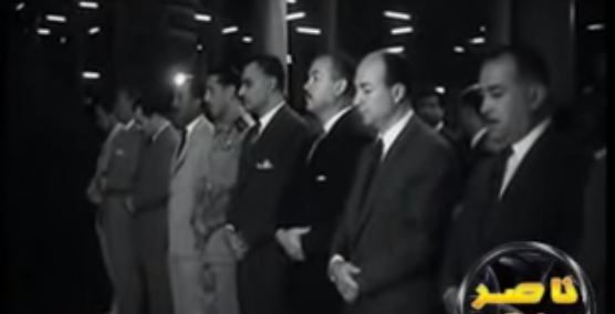 الرئيس الراحل جمال عبد الناصر خلال أداء صلاة عيد الأضحى