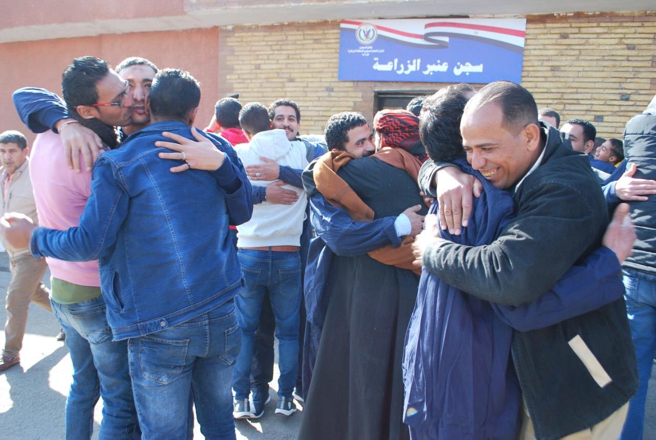 الافراج بالعفو عن مساجين 