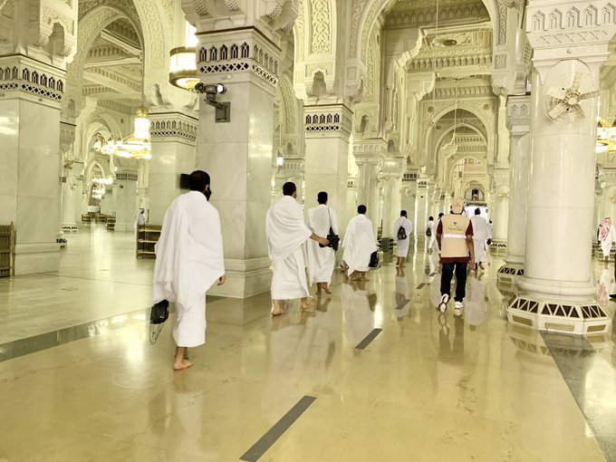 الحرم المكي يستقبل حجاج بيت الله لأداء طواف الإفاضة