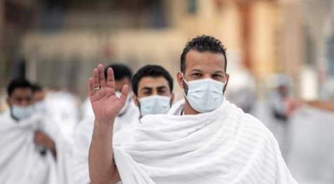 حجاج بيت الله الحرام يبدأون طواف الإفاضة