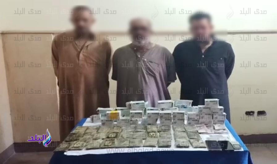 المتهمين عقب ضبطهم 