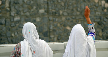 الفرق بين جمرة العقبة والجمرات الثلاث