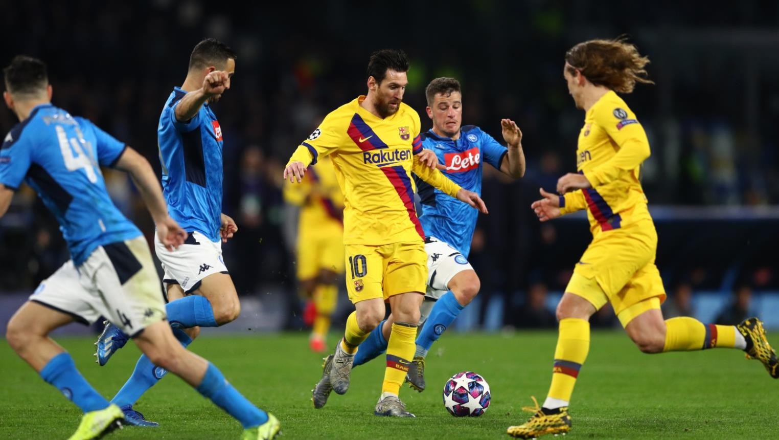 برشلونة ضد نابولي
