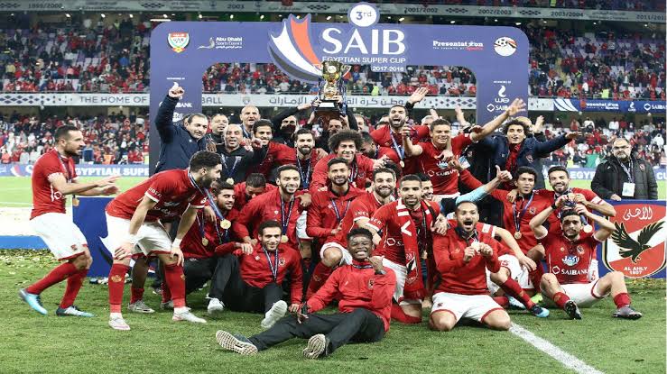 الاهلي يتوج بالدوري