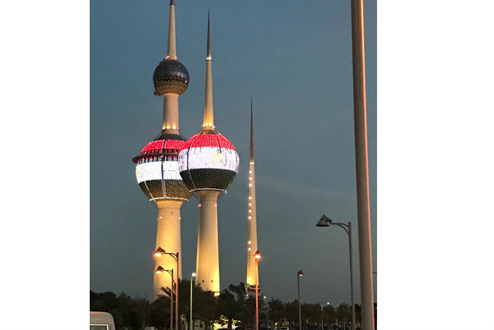 علم مصر يضئ ابراج الكويت 