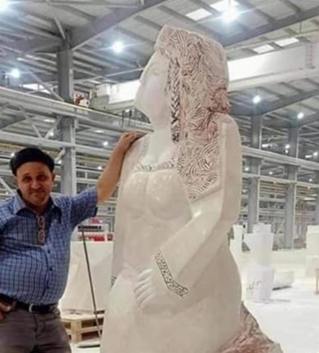 تمثال مصر تتنهض 