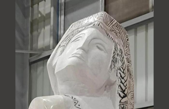 تمثال مصر تنهض 