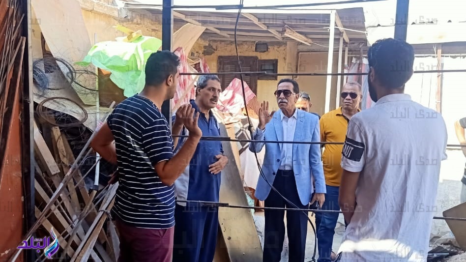 رئيس الحي اللواء خالد عقل خلال الحملة  رئيس الحي اللواء خالد عقل خلال الحملة